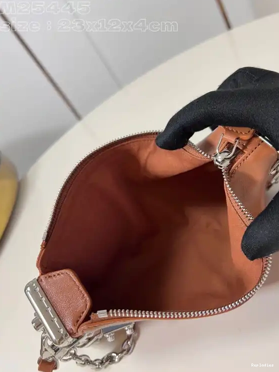 Repzbay Vuitton Trunk-23*12*4CM Slim Louis 0511